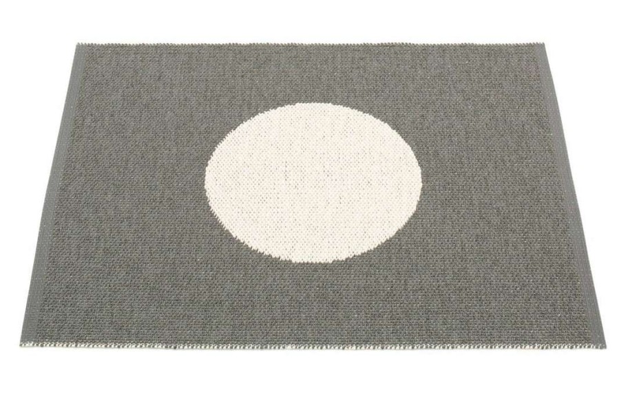 Modern Outdoor * | Pappelina Vera Small One Charcoal & Vanilla Rug